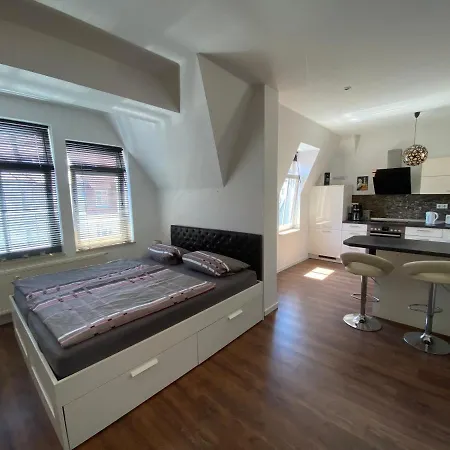 Kleines In Bahnhofsnaehe *